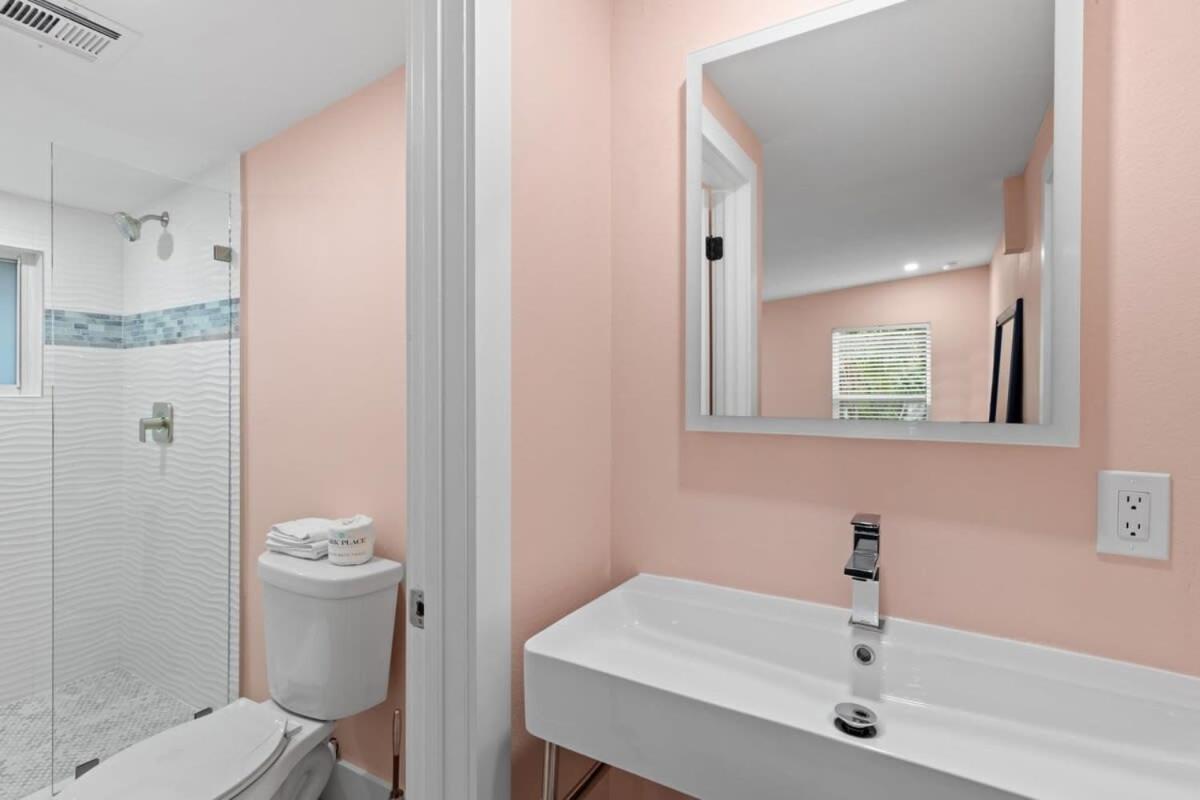 Charming Suite With Balcony And Bikes In Historic Sandpiper Inn Sanibel Exterior foto